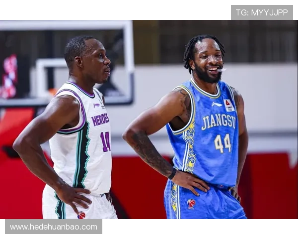 亚历克斯·奥克斯拉德-张伯伦展现出色竞技状态，助力球队逆转表现稳健